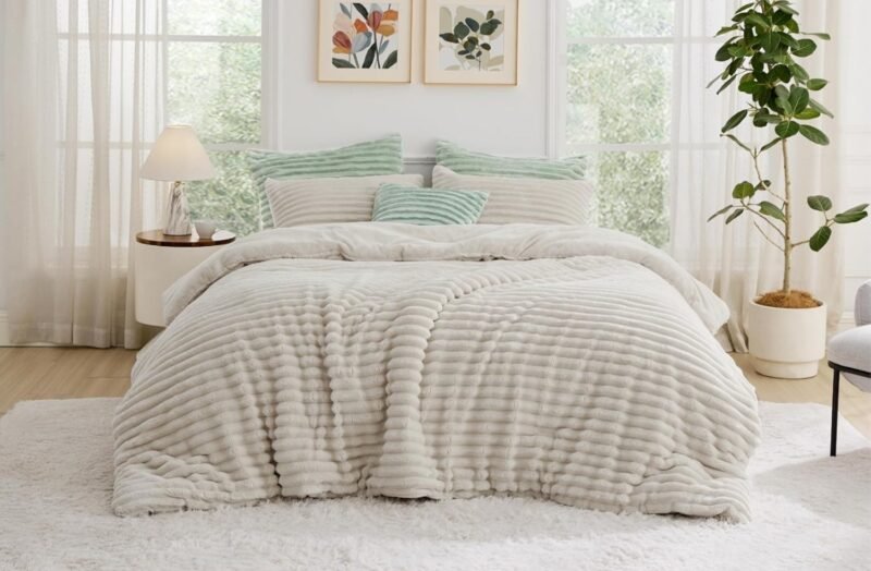 Cream Cut Plush Fur Bedsheet and Duvet Set 4by6..